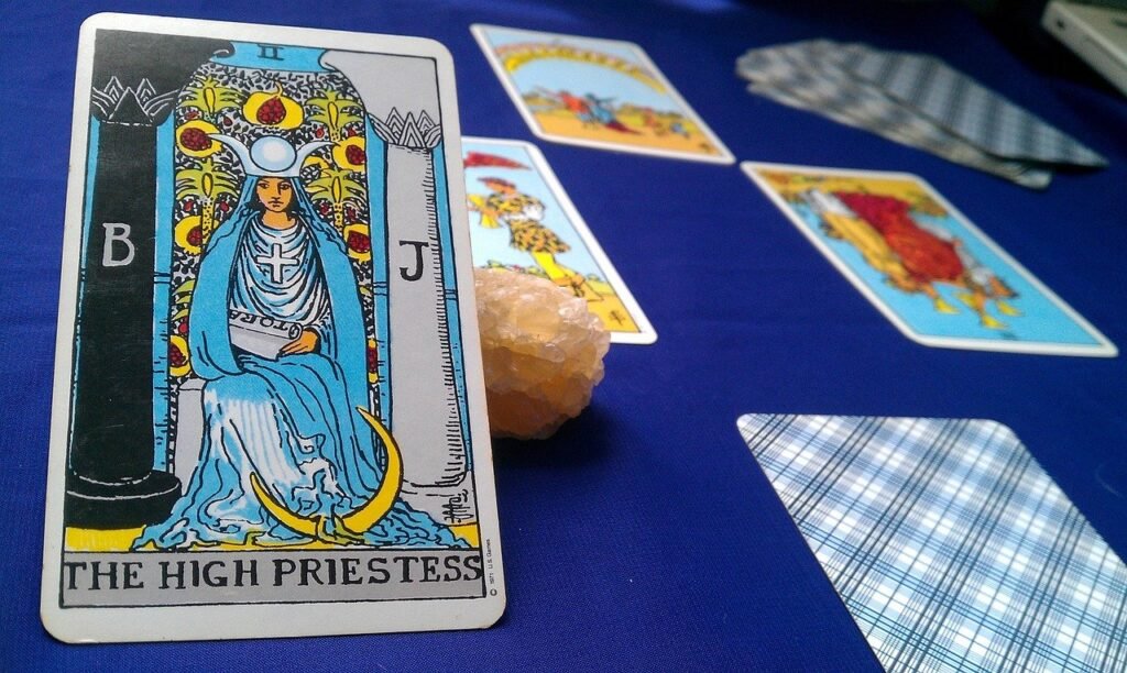 Cómo interpretar los símbolos más comunes en el tarot