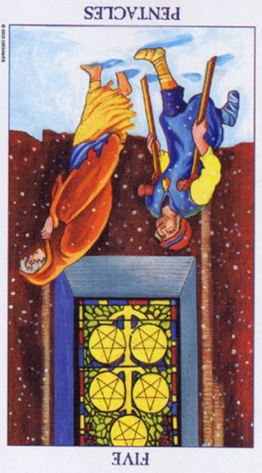 El significado del 5 de Oros invertido en el tarot: luz tras la dificultad